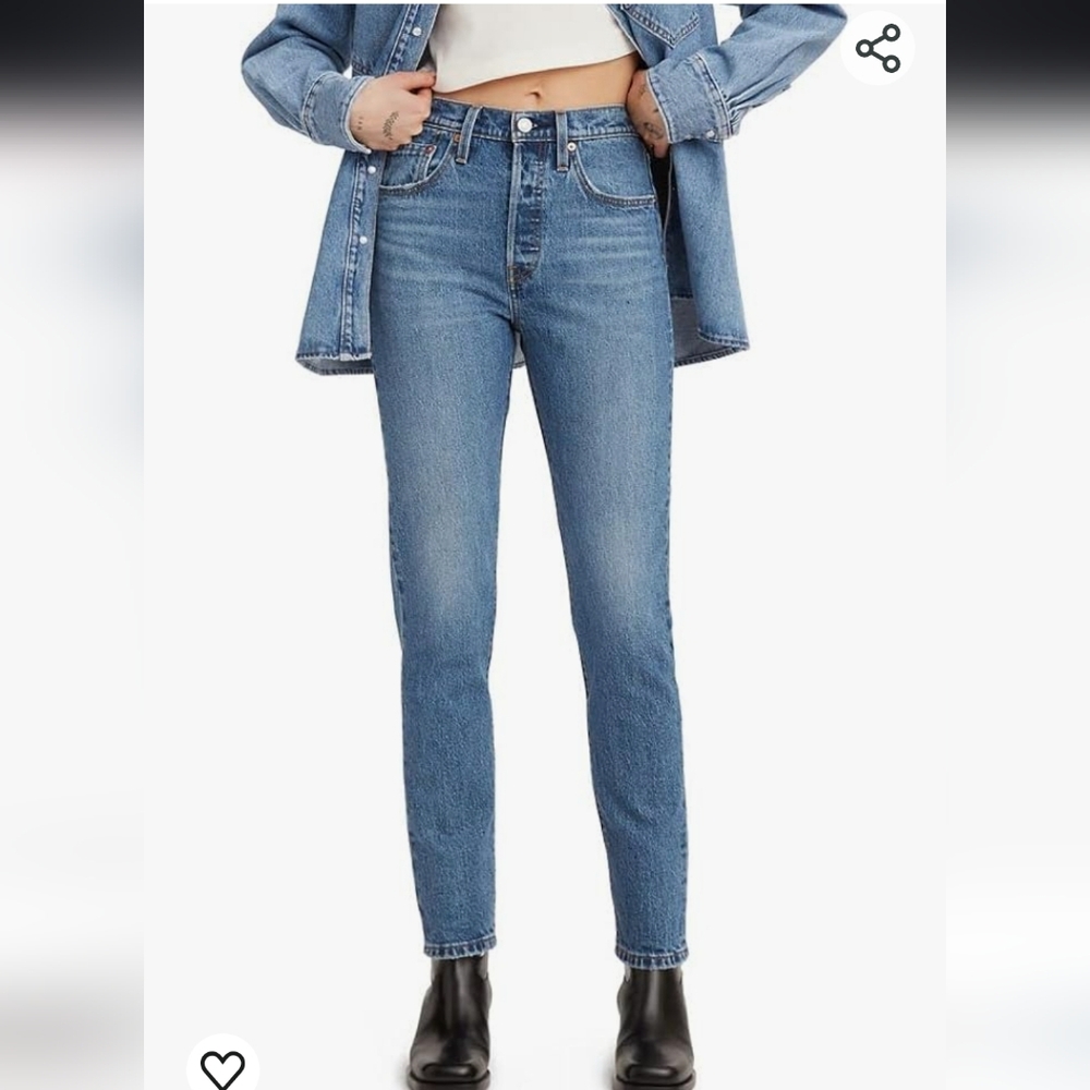 Like new Levis 501 S Skinny Jeans
